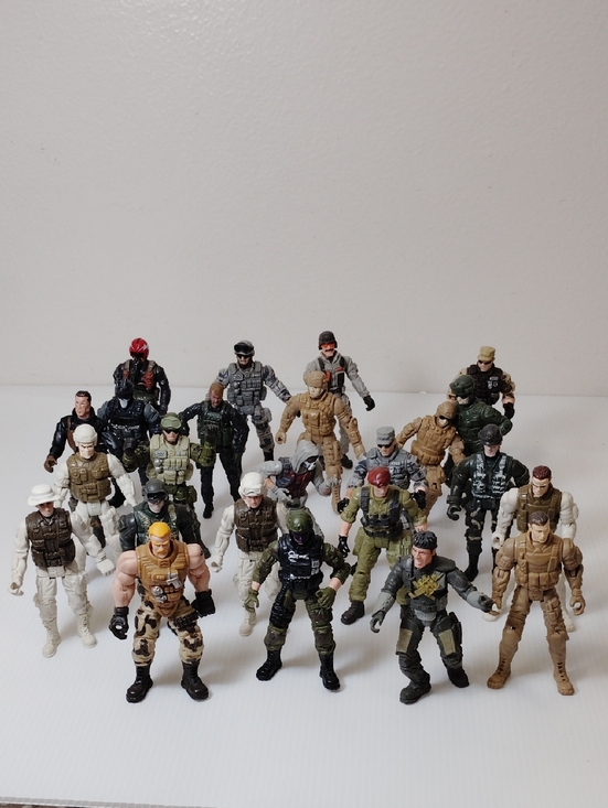Other - 24! Military Action Figures Set - Assorted Green, Tan, White, Black And Weapons
